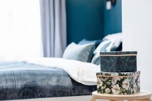 5 bedrooms apartment with AC in center