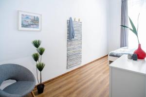 5 bedrooms apartment with AC in center