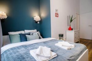 5 bedrooms apartment with AC in center