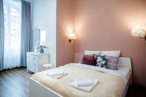 5 bedrooms apartment with AC in center