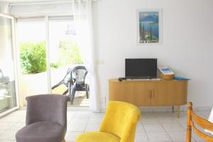 Appartements Appartement T3 classe trois etoiles au calme de plain-pied au centre Doussard avec vue sur montagne, lac Annecy a proximite : photos des chambres