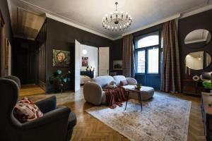 Hidden Gem by Dohany Synagogue & Fashion Street