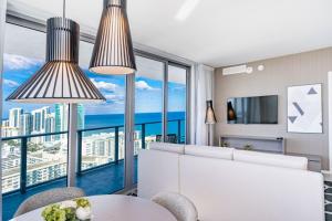 Hyde Beach House Luxury Condo-Resort condo