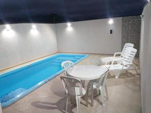 Casa perto da praia com piscina e churrasqueira