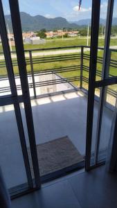 Casa perto da praia com piscina e churrasqueira