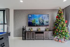 Mountain & Sea Pool Villa ทับสะแก