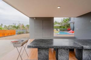 Mountain & Sea Pool Villa ทับสะแก