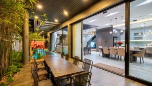 Luxury huge pool villa - Free pick up and Full AC