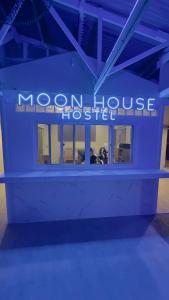 Moon house Beach Hostel