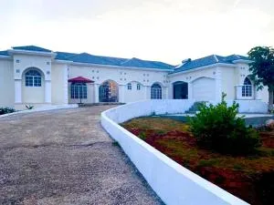 5 bedroom Guest House Mountain and Seaview Junction St Elizabeth - Knockpatrick