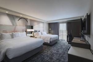 Guest room, 2 Queen room in Courtyard St. Louis Brentwood