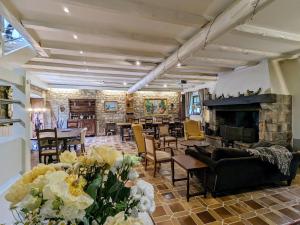 B&B / Chambres d'hotes Sejournez en Ferme avec Piscine, Tennis, Chevaux et Parking Securise - FR-1-582-518 : photos des chambres