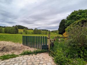 B&B / Chambres d'hotes Sejournez en Ferme avec Piscine, Tennis, Chevaux et Parking Securise - FR-1-582-518 :  Chambre Double