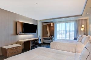 Guest room, 2 Queen room in Courtyard by Marriott Bentonville Rogers