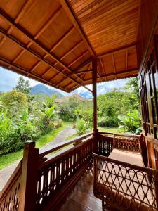 Cottage Nhìn Ra Vườn (Cottage with Garden View)