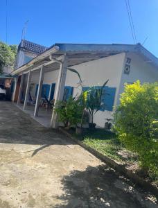casa de praia em Itapoá SC a uma quadra da praia