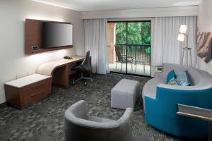 King Suite room in Courtyard Tuscaloosa