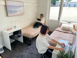 Ozi Village Cardigan - Melbourne