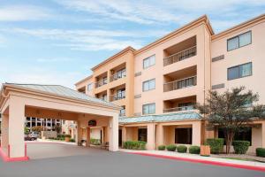 Courtyard by Marriott San Antonio AirportNorth Star Mall