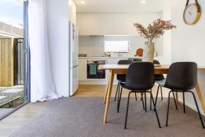 Beautiful home, Near CBD, Pet Friendly with Carpark