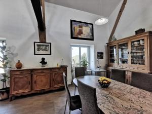 B&B / Chambres d'hotes Escapade Romantique dans Ferme Restauree avec Spa et Jardin a Yssingeaux - FR-1-582-500 : photos des chambres