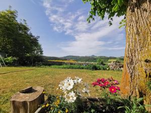 B&B / Chambres d'hotes Escapade Romantique dans Ferme Restauree avec Spa et Jardin a Yssingeaux - FR-1-582-500 : photos des chambres