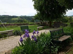 B&B / Chambres d'hotes Escapade Romantique dans Ferme Restauree avec Spa et Jardin a Yssingeaux - FR-1-582-500 : photos des chambres