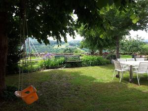 B&B / Chambres d'hotes Escapade Romantique dans Ferme Restauree avec Spa et Jardin a Yssingeaux - FR-1-582-500 : photos des chambres