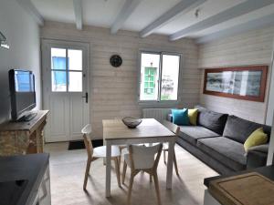 Maisons de vacances Charmante maison a Groix, 2 chambres - FR-1-813-14 : photos des chambres