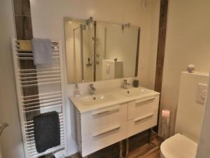 Maisons de vacances Charmante maison a Groix, 2 chambres - FR-1-813-14 : photos des chambres