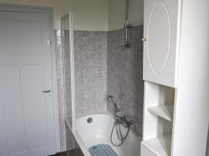 Maisons de vacances Gite de charme avec jardin et loisirs en Meuse - FR-1-585-161 : photos des chambres