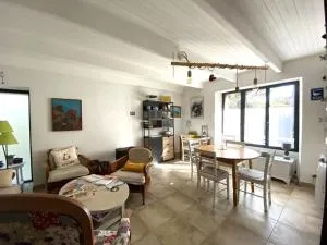 Charmante maison rénovée au cœur de Groix - FR-1-813-12 - Kerlo