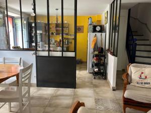 Maisons de vacances Charmante maison renovee au coeur de Groix - FR-1-813-12 : photos des chambres