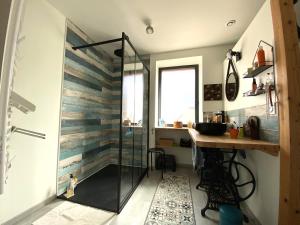 Maisons de vacances Charmante maison renovee au coeur de Groix - FR-1-813-12 : photos des chambres