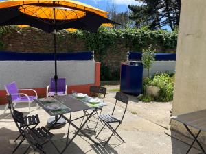 Maisons de vacances Charmante maison renovee au coeur de Groix - FR-1-813-12 : photos des chambres