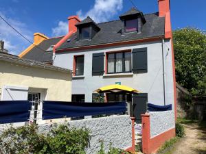 Maisons de vacances Charmante maison renovee au coeur de Groix - FR-1-813-12 : Maison de Vacances