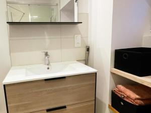 Maisons de vacances Gite Touraine confort moderne avec wifi et parking prive - FR-1-381-603 : photos des chambres
