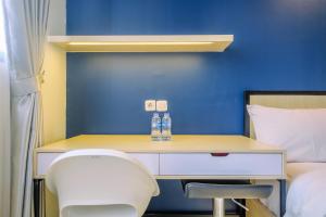 Elegant Studio at Evenciio Margonda Apartment By Travelio