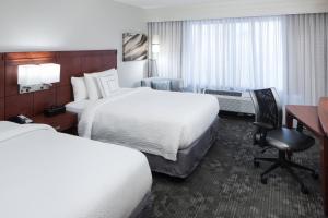 Queen Room with Two Queen Beds room in Courtyard Alexandria Old Town/Southwest