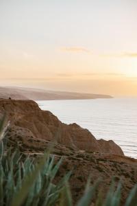 Sunsets Aldinga Beach, 4 king rooms, rooftop, incredible views