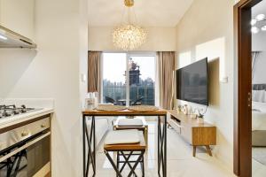 Amazing 1BR APT with Burj Khalifa Views