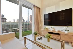 Amazing 1BR APT with Burj Khalifa Views