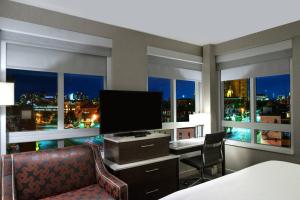 King Corner Room with Skyline View room in Fairfield Inn & Suites by Marriott Boston Cambridge