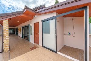 V155 4BR Large Family Villa Chalong