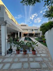 The Bok & Dodo luxury 4 Bedroom House - Petit Raffray