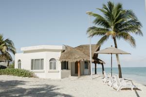 Elysian Private Haven Ultimate Front Beach Paradise, Isla Blanca