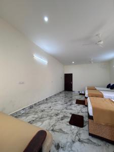 DSS HOME STAY Just 500 Meter Girivalam Road