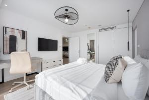 Grand Stay in this 1 Bedroom Flat that Sleeps 4