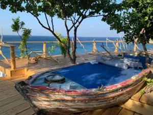 House with balcony on the sea - Melínta