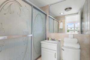 Bay Harbor Sunset Apt 2C